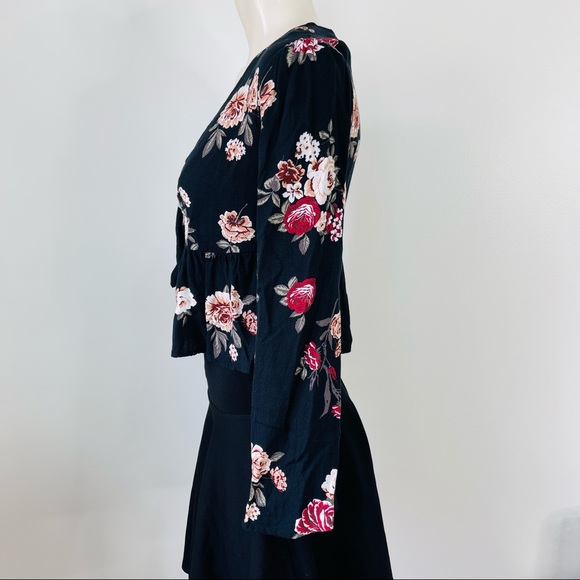 ONE CLOTHING top FLORAL knit CROP BLACK Medium M - Picture 4 of 9